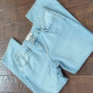 WE THE FREE I Light Blue Faded Cropped Cotton Stretch Mid-Rise Denim Jeans, 31